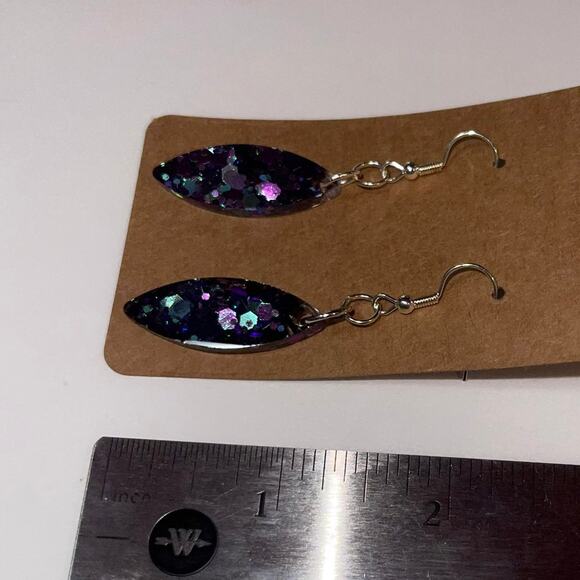 Handmade epoxy resin pointed oval shape earrings-dark purple & green holographic - Picture 4 of 4